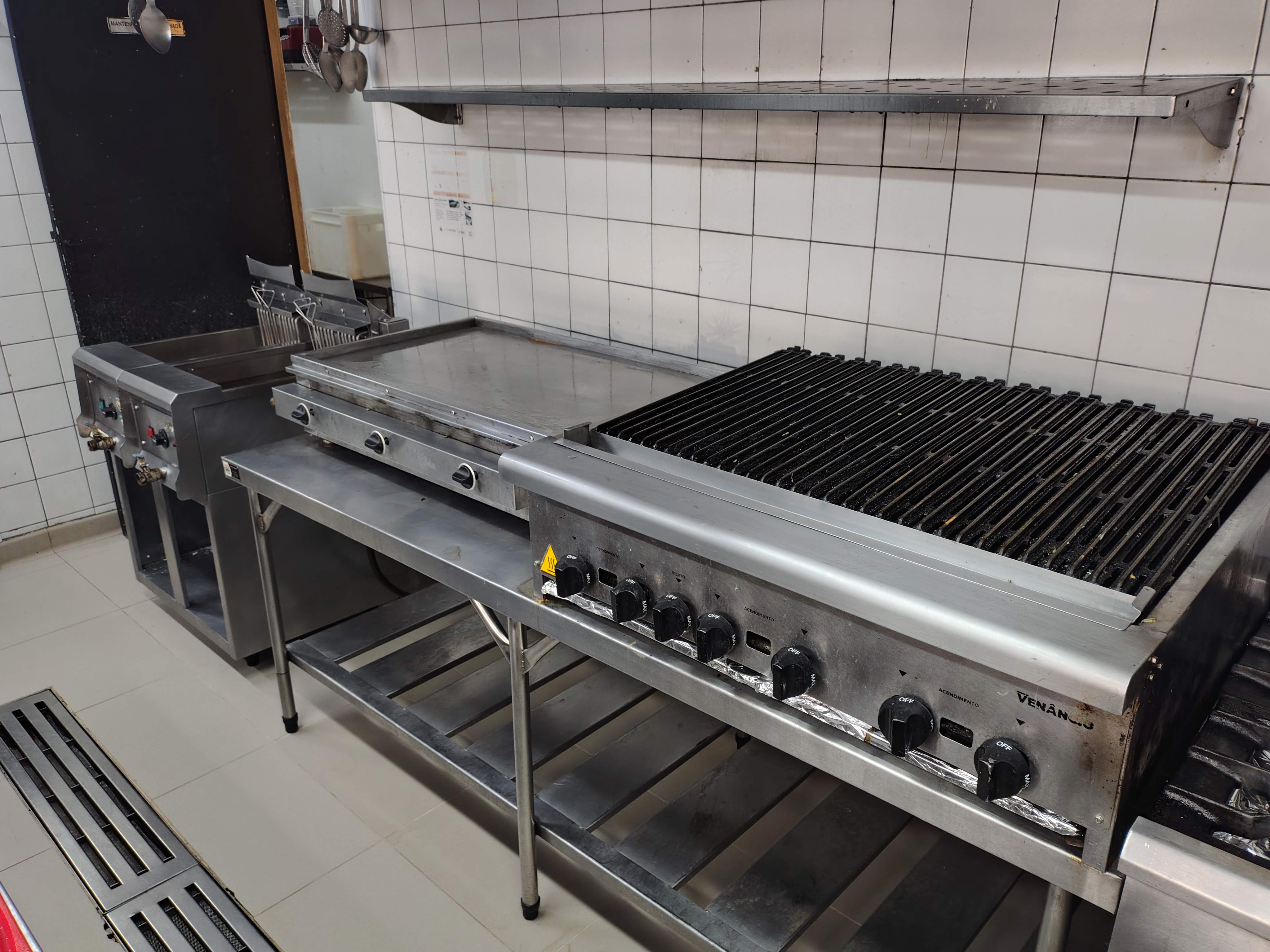 Equipamentos seminovos para restaurante: economize sem comprar problema