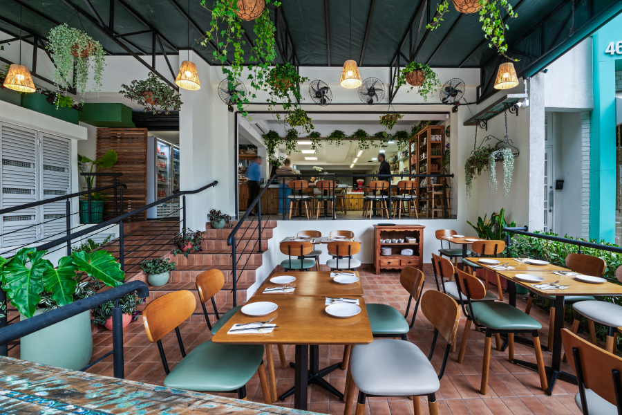 Mesas para restaurante: estabilidade, layout e acabamento que aguenta limpeza pesada