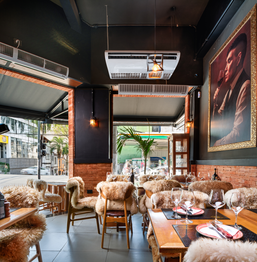 Móveis para bar: estilo, resistência e layout que não trava no pico